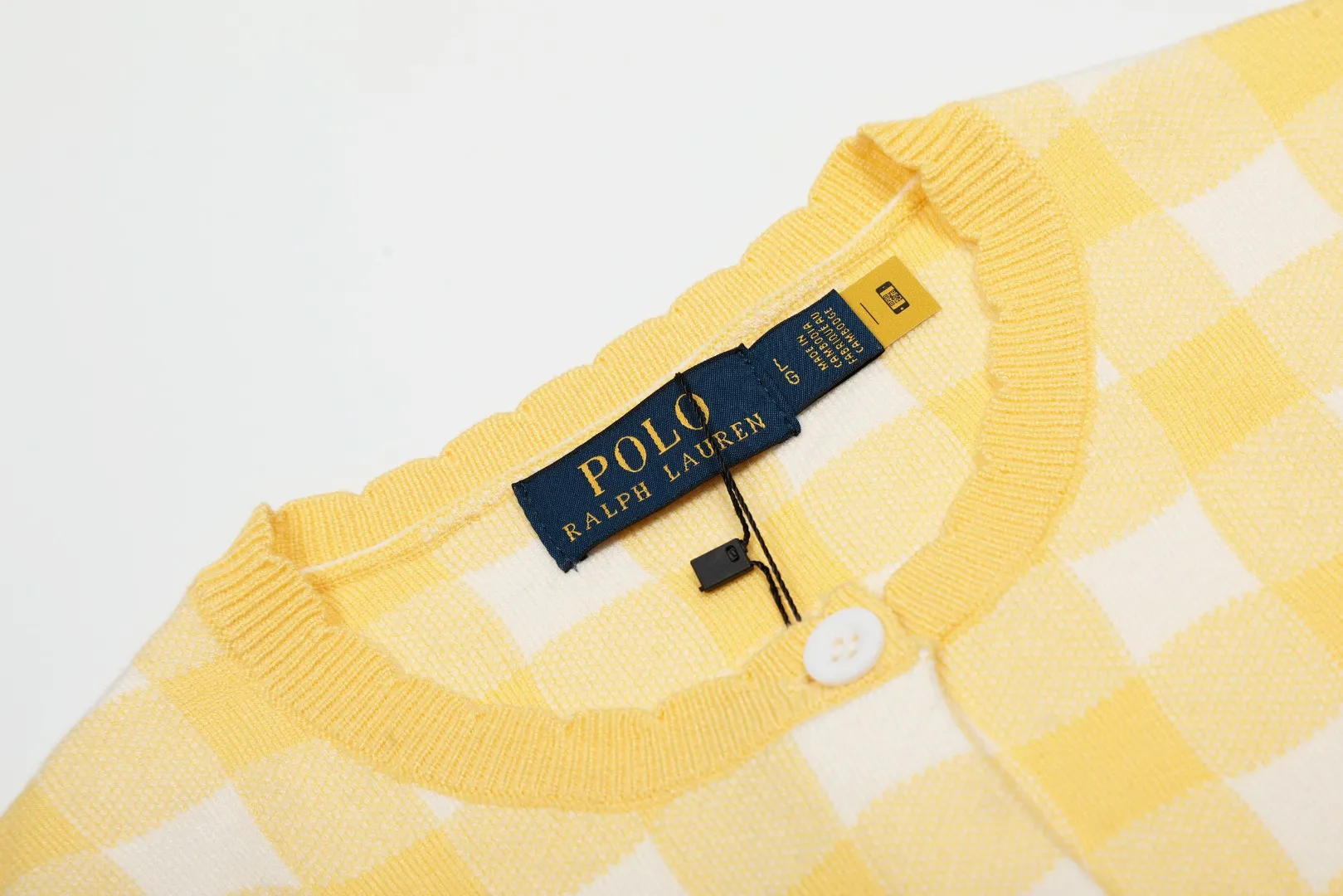 P166 💰 "Top quality" Style number: DS115# (on sale all year round) [Ralph Lauren plaid jacquard basic pony embroidered logo knitted cardigan short-sleeved] ✅Ralph Lauren all-match goddess style plain plaid knitted cardigan short-sleeved for all seasons ✅Main provider of platform live broadcast Wholesale entities ✅ZP quality 1:1 version Scan the code to enter the GF website Counter quality ✅Detailed quality The only one in Guangzhou Imported quality cotton yarn, focusing on high-end, cost-effective, good quality needless to say ✅The version restores the original version, loose, comfortable and stress-free, simple is high-end, classic is eternal, ✅The upper body is simple and easy to match, a must-have for goddess ootd. Good-looking clothes are never picky. A must-have in the goddess' wardrobe. Size: S-L Color: Navy Gray Yellow Pink Light Blue Red